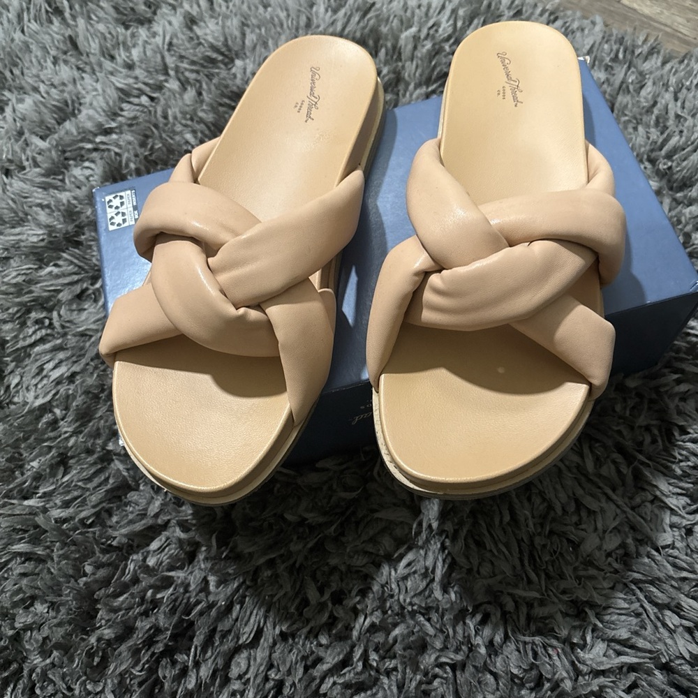 Universal Thread Tan Slip-On Sandals